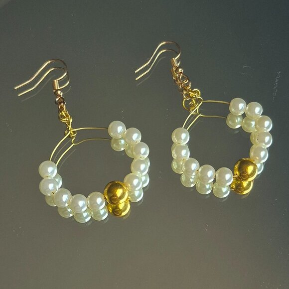 handmade upcycled faux pearl hoop earrings - Picture 1 of 2